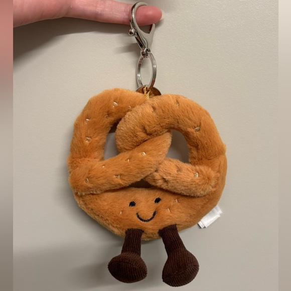 🥨 Jellycat Amuseable Pretzel Bag Charm Keychain Jellycat Pretzel Authentic - Picture 2 of 7
